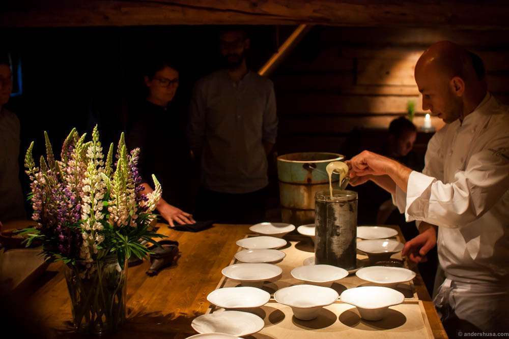 Riccardo plating the first dessert