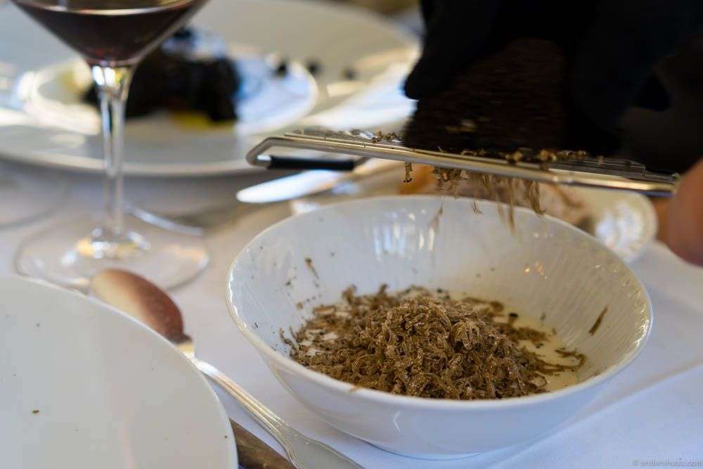 Jerusalem artichoke espuma with truffles