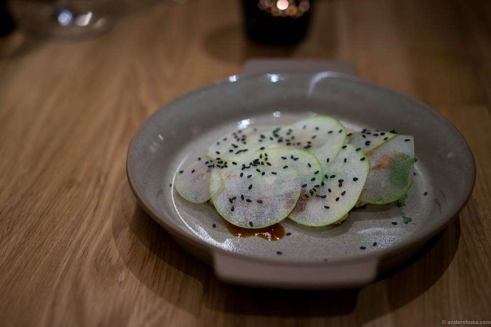 Softshell crab with apples, homemade teriyaki and black sesame. Tasty, but I would have like the crab even more crunchy.