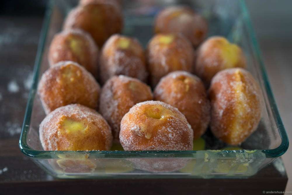 Vanilla custard doughnuts