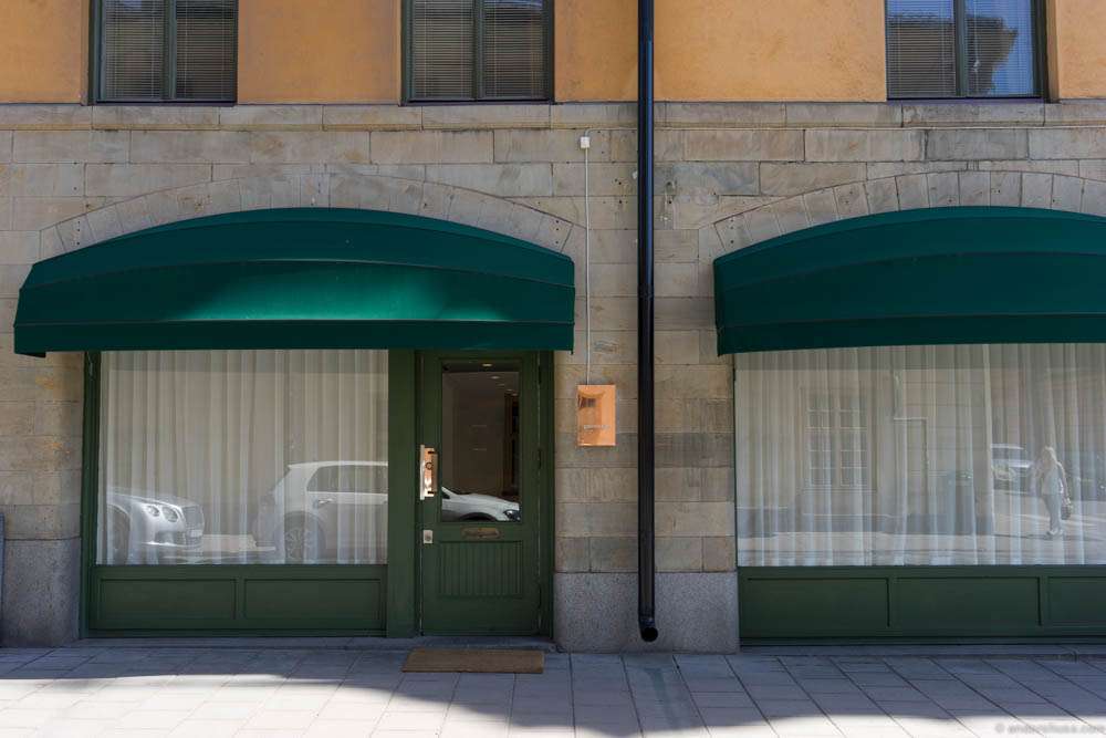 Located right next to Speceriet. You can spot the difference on the sign and the curtains