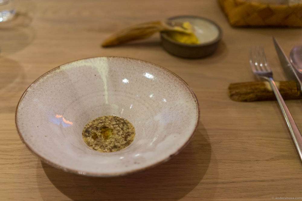 Porridge of white asparagus from Hjo with Icelandic truffle algae