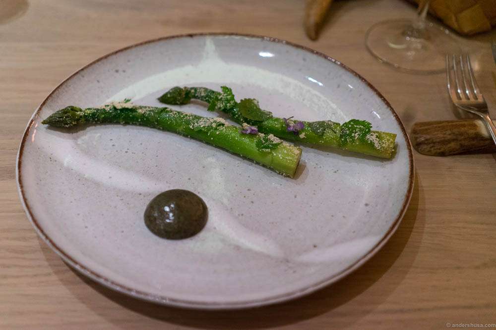 Green asparagus with grilled butter and wild herbs