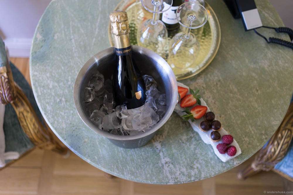 Sparkling wine and fresh fruits awaiting us at our arrival
