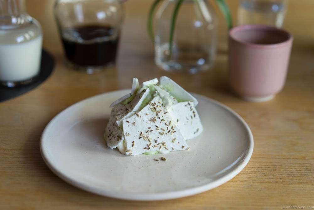 Semi-freddo of sorrel with spice meringue