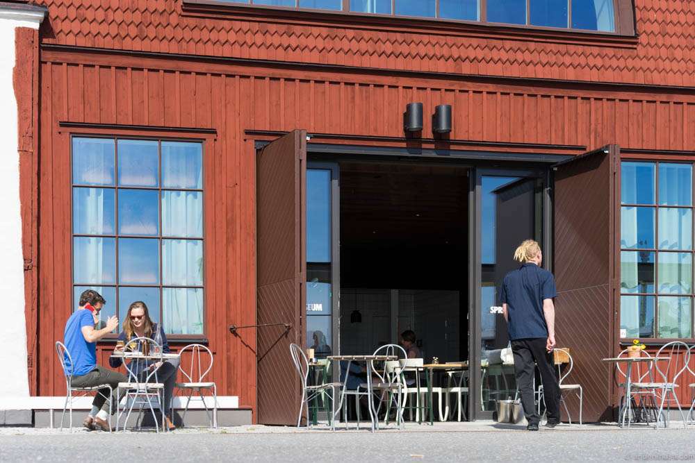 Spritmuseum - one of many great places where you can eat delicious food at the waterfront in sunny Stockholm