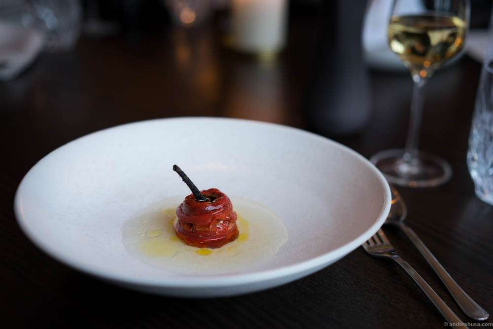 Hertog Jan snack 2: Bell pepper, goat cheese and green olives