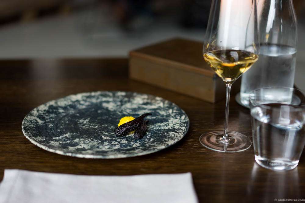 First snack: Dehydrated beets "toffee" rehydrated in its own juice and white tea, black pepper & bergamot