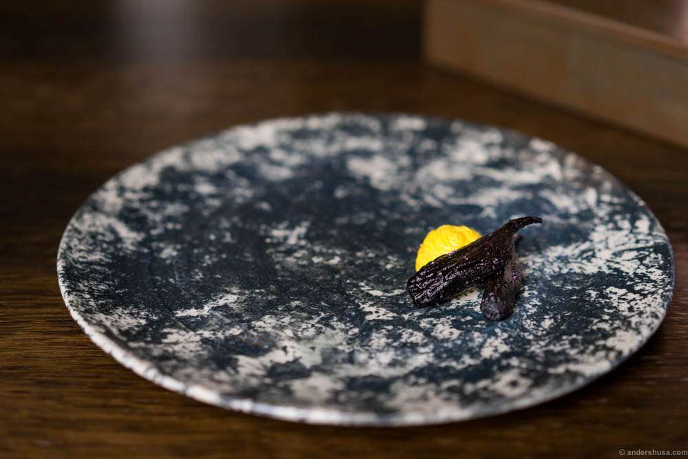 First snack: Dehydrated beets "toffee" rehydrated in its own juice and white tea, black pepper & bergamot.