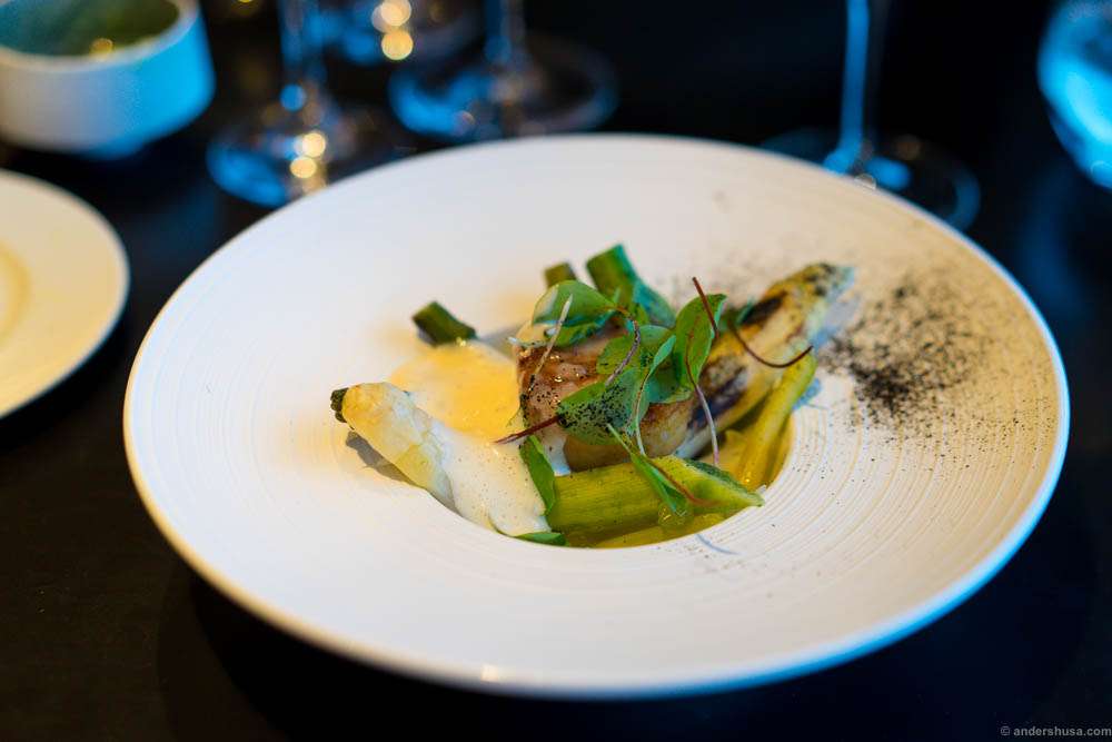 Scallop with lardo, green asparagus and warm smoked mayo
