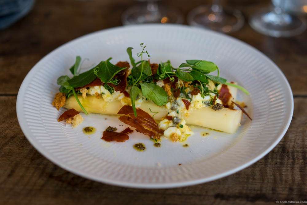 White asparagus with bacon and truffle vinaigrette