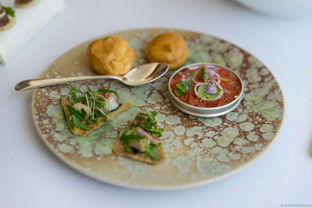 Profiteroles, lumpfish roe "en surprise" and other nibbles