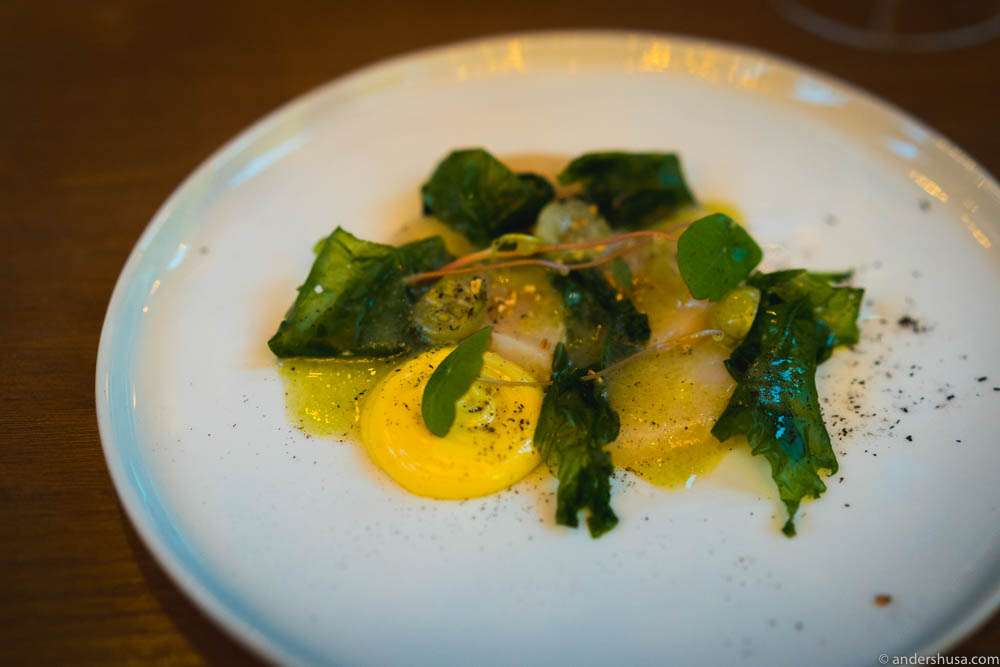 Raw scallops from Frøya, sea lettuce, browned butter mayo, gooseberry juice, juniper oil , pickled gooseberries and toasted black oats