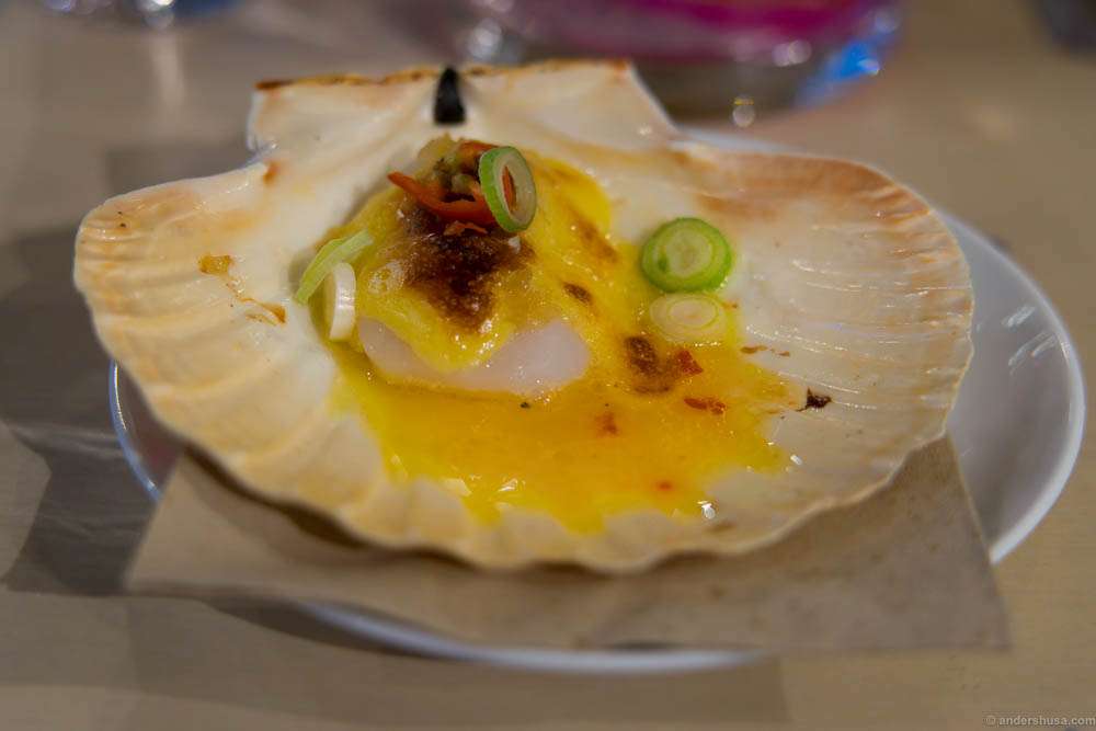 Scallop marinated in shallots & lemongrass butter, gratinated with aioli and sprinkled with chili fish sauce