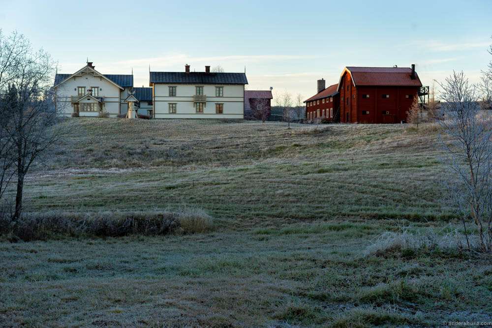 The mansion. Fäviken Magasinet to the right