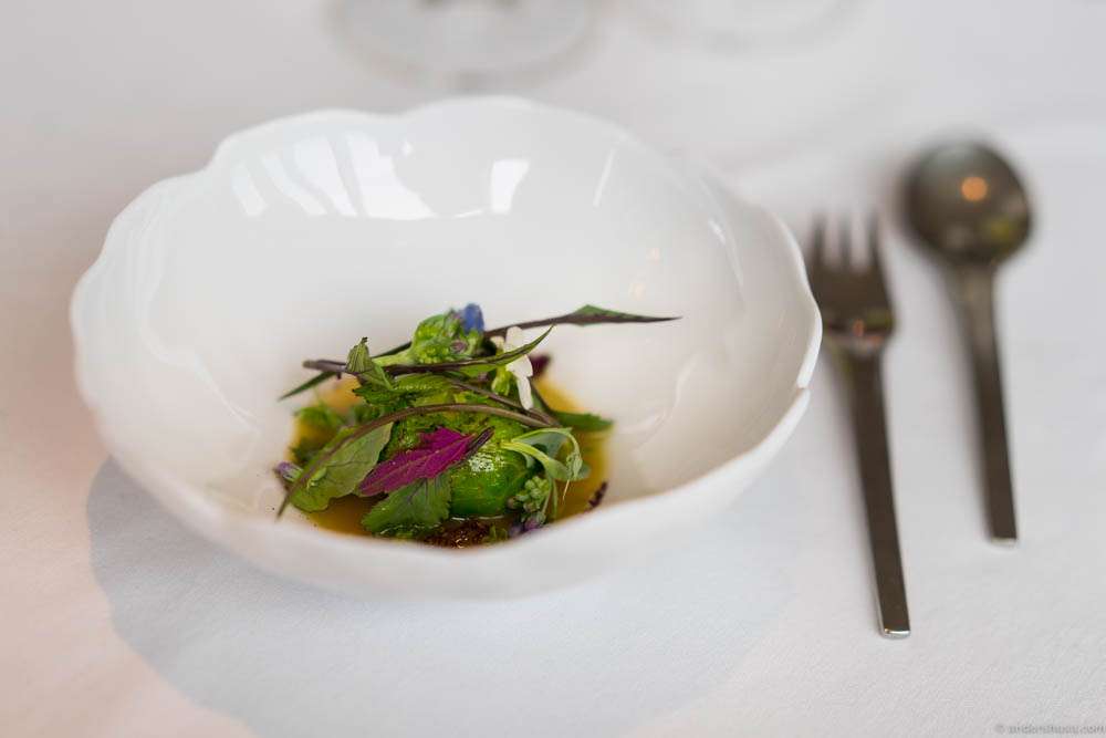 King crab in cabbage, beach plants & söl vinegar