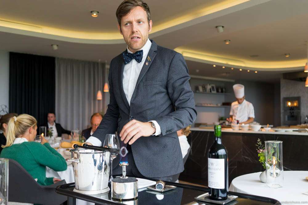 Søren Ledet demonstrating how you can open wines with heated tongs