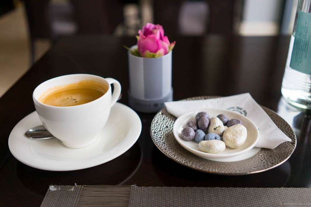 Petit four: delicious chocolate rocks