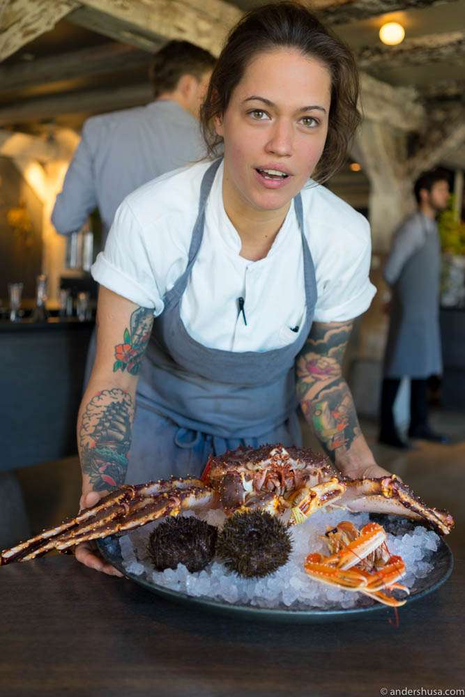 Viviane Mello presenting us with the shellfish we would have this day