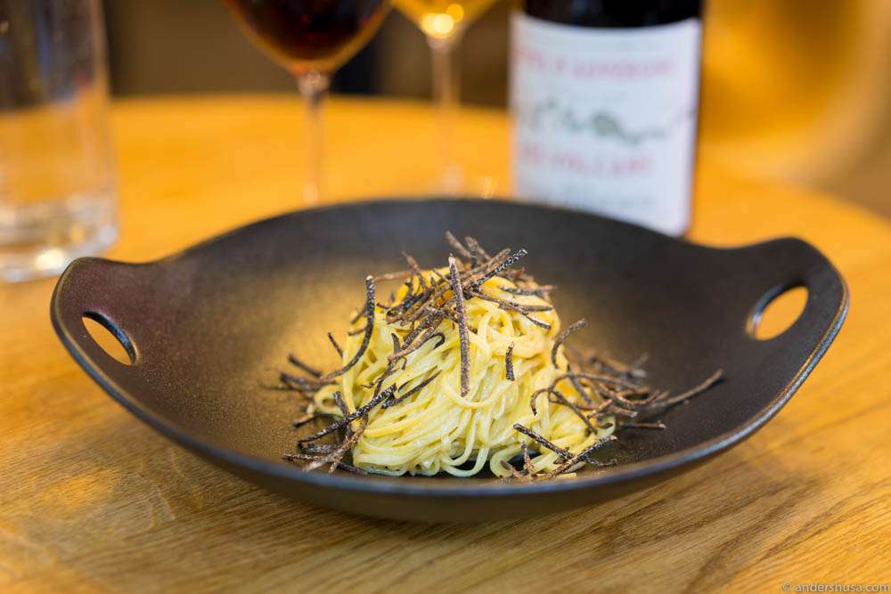 Linguini pasta with egg cream & truffle
