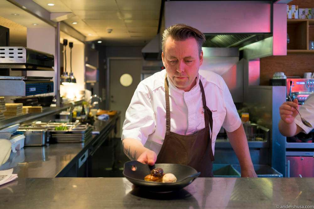 Sven Erik Renaa preparing the dessert