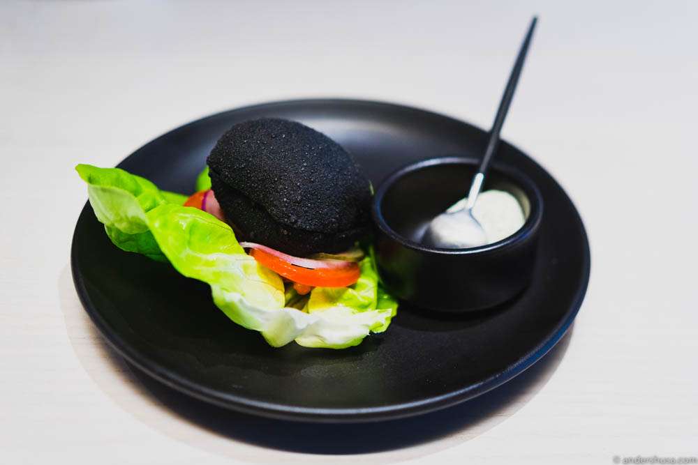 Apocalypse Burger in lettuce wrap (by Anthony Myint of restaurant Mission Street Food in San Francisco, USA 2016)
