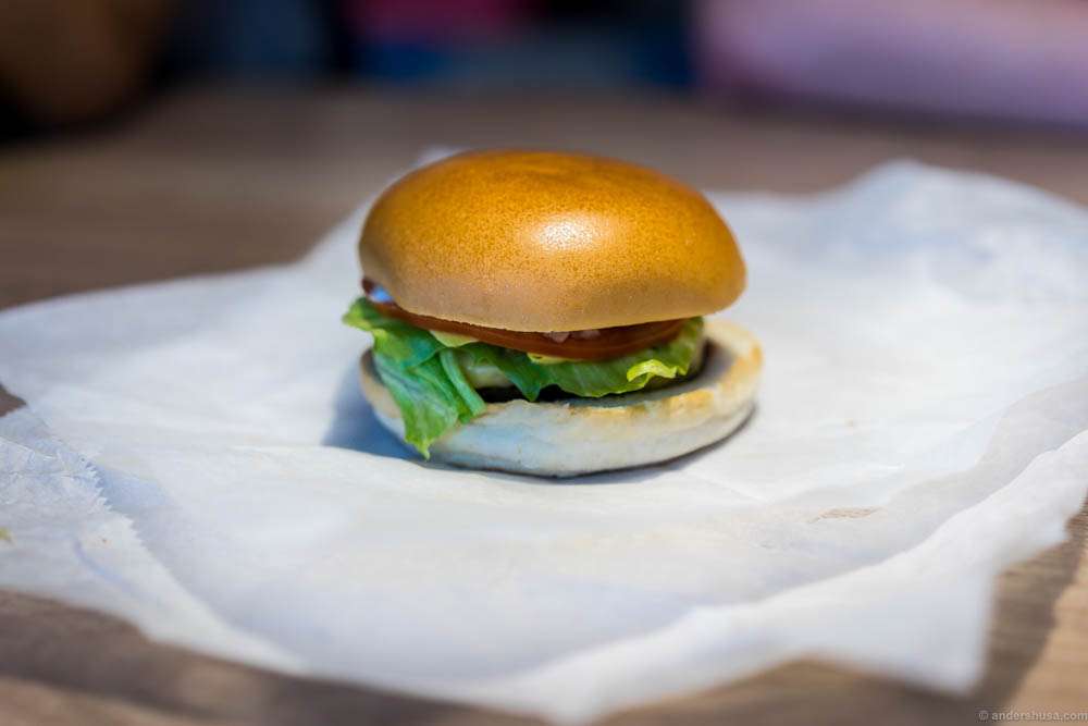 Burger with Cheese at Tommi's Burger Joint – NOK 130