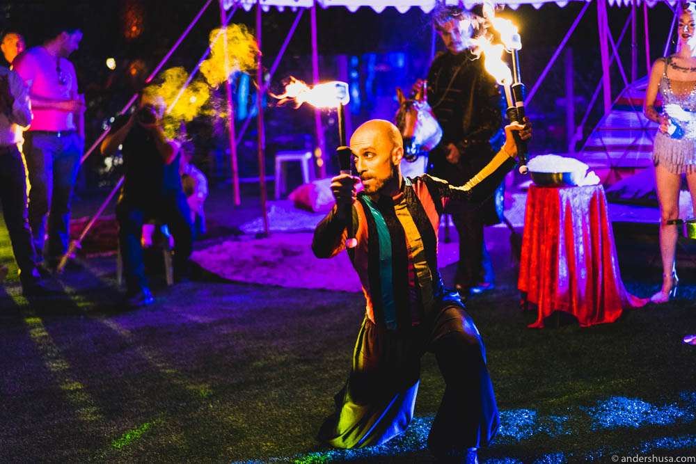 The torch juggling man