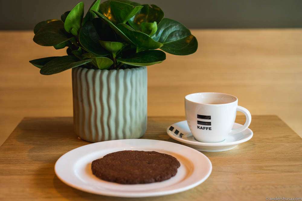 Double macchiato & a chocolate cookie