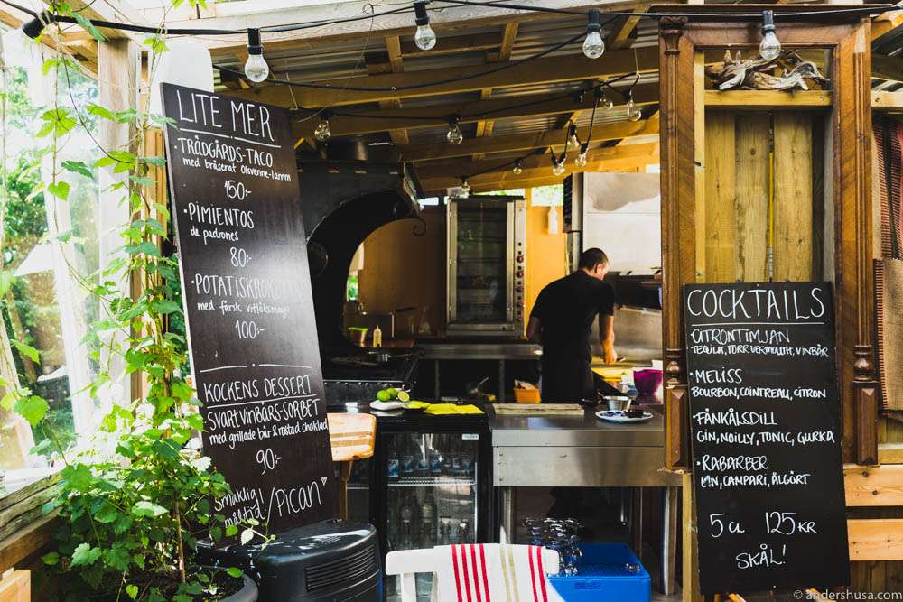Hönan's Picanteria & Grill is a casual sister restaurant at the same location