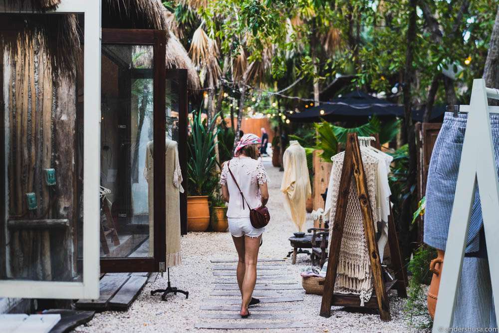 Mur Mur is located within a hippie shopping complex