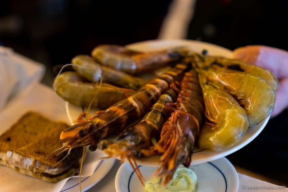 The freshly caught shrimps were showcased before they were cooked