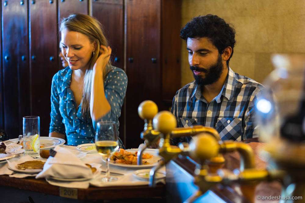 Hedda and Miguel in the bar