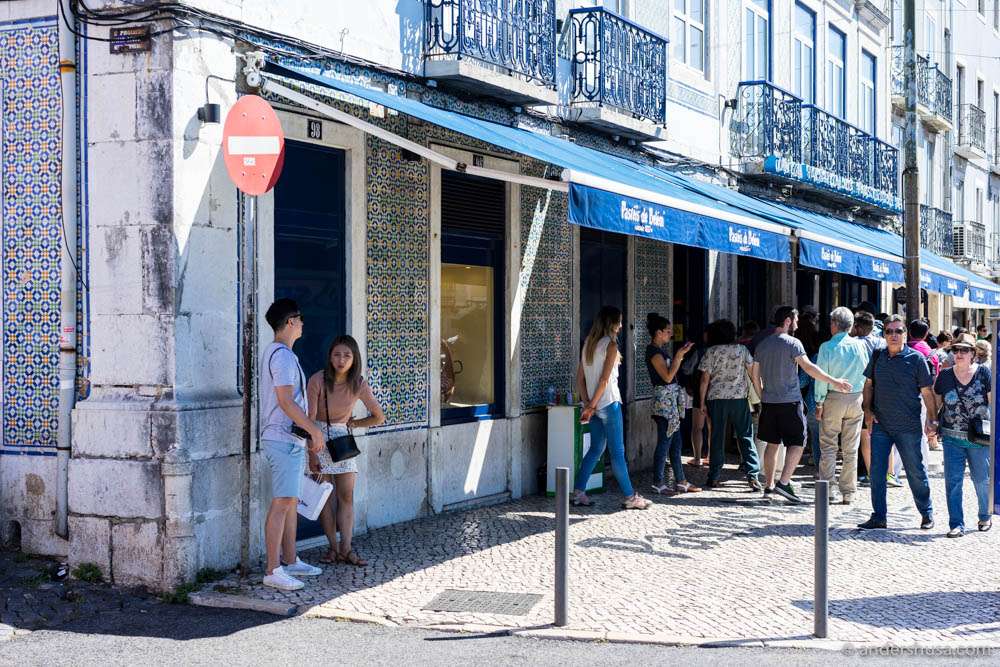 People queuing up already at 10 o'clock when they open