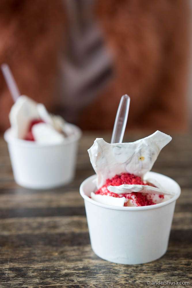 Mjukglass – Soft serve with freeze dried raspberry & herbs meringue