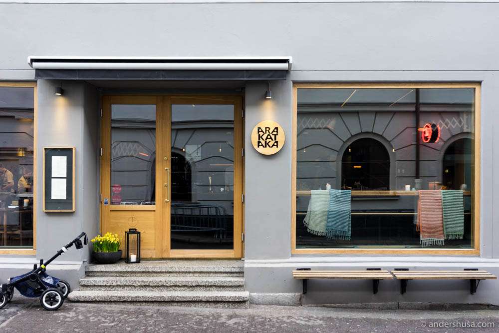 Restaurant Arakataka is located on Mariboes gate