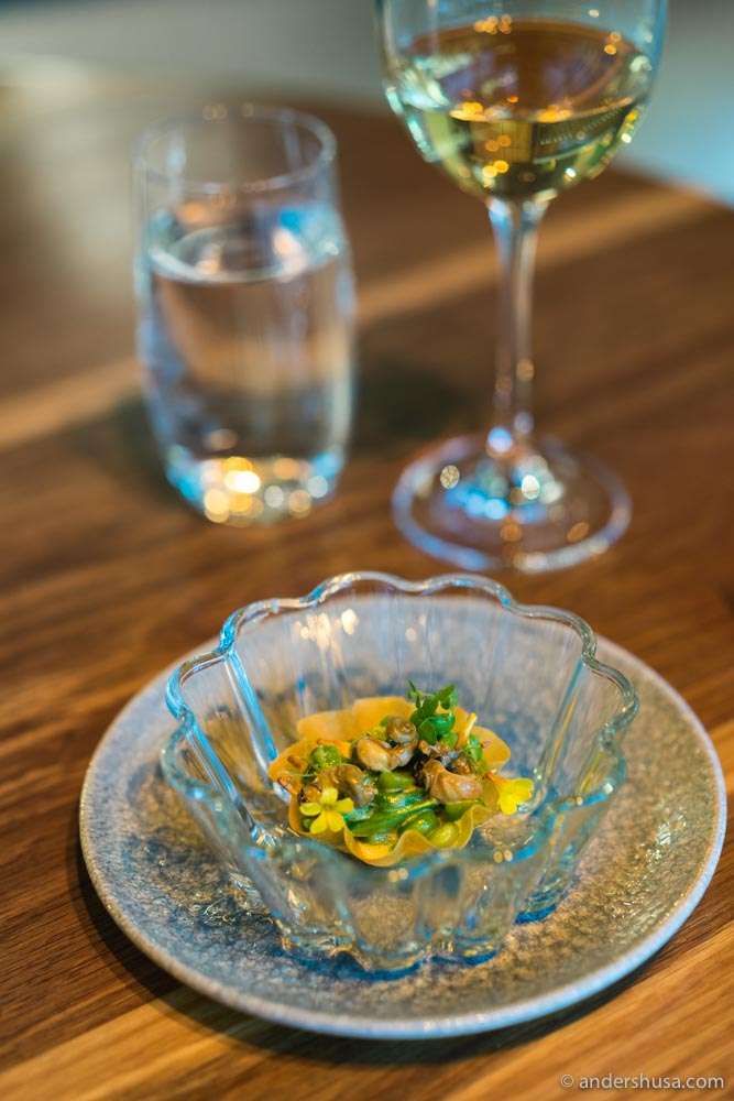 Potato tartelette with peas and snails from Fosen.