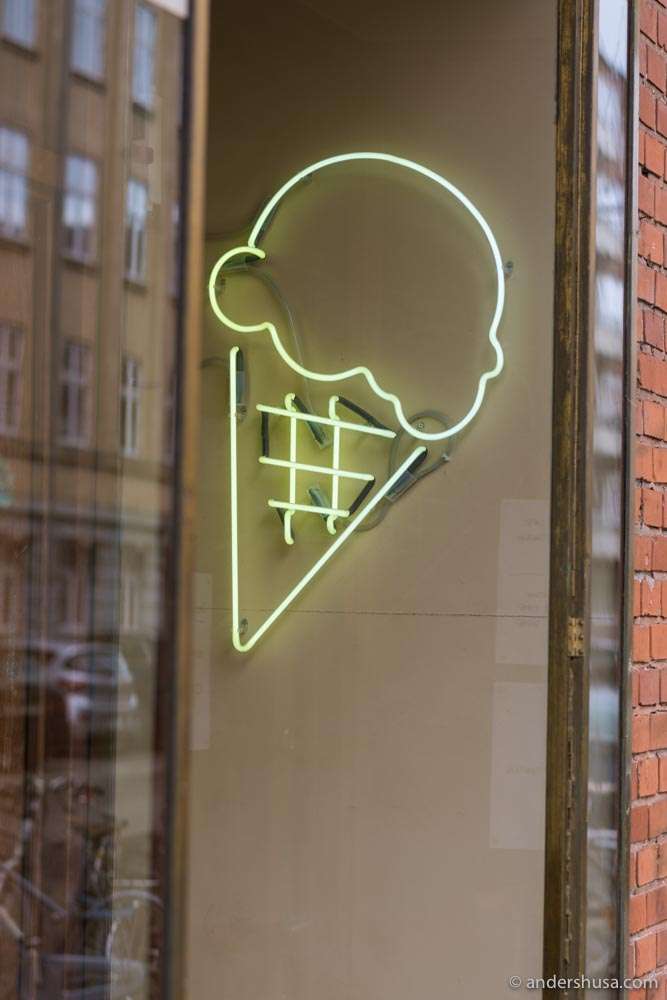 The sign of a good scoop shop.