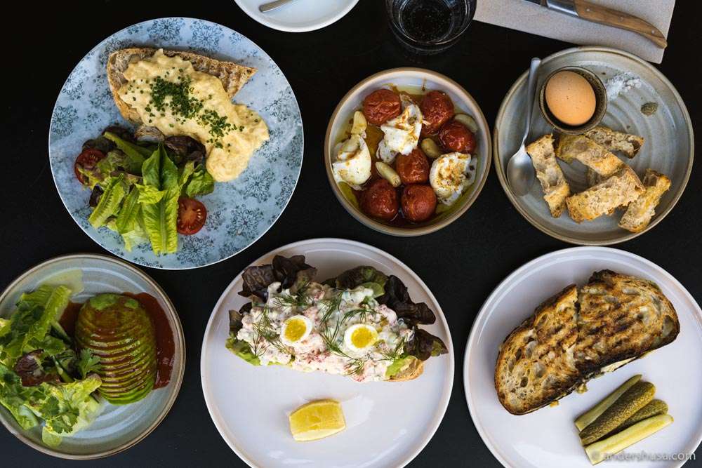 Tsunft serves breakfast every day.