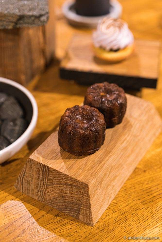 Canelés.